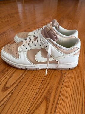 🤍NIKE DUNKS SIZE 9 IN TAN & WHITE🤍